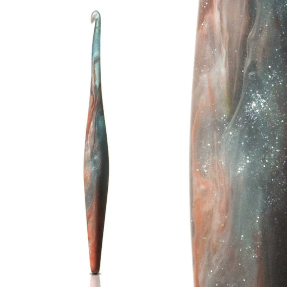 Furls Fiberarts - Streamline Swirl Hook - Andromeda - G+-  4.5 mm